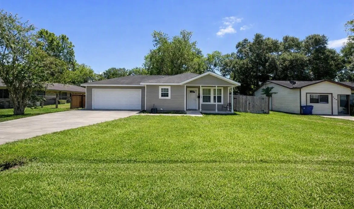 708 E 6th Street, Sweeny, TX 77480 - #1