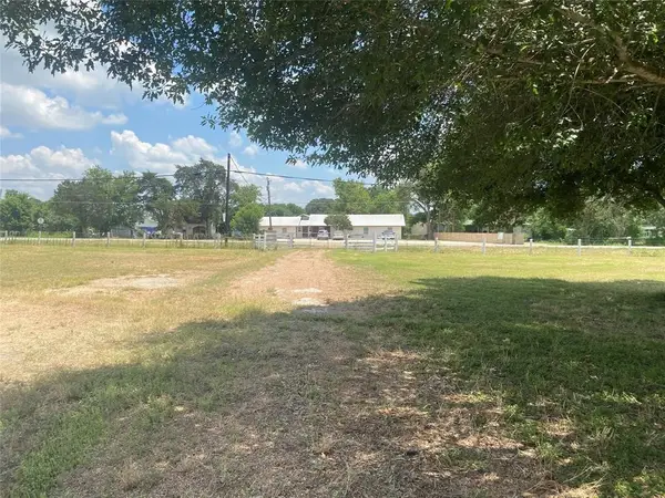 2525 Tx-159, La Grange, TX 78945