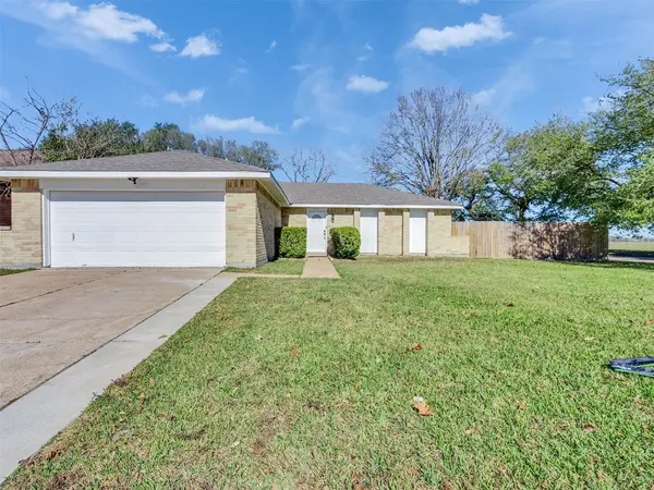 4902 Glenvalley Drive, La Porte, TX 77571