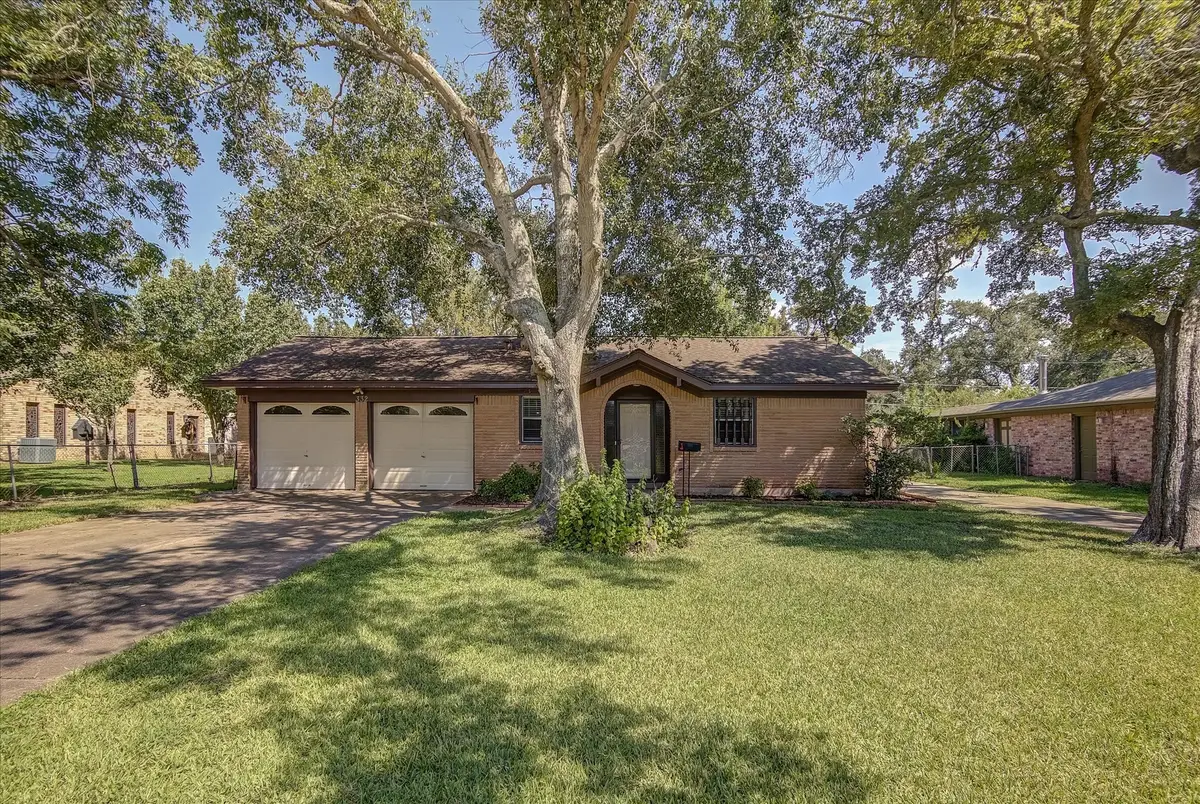 332 Crestwood Street, Clute, TX 77531 - #1