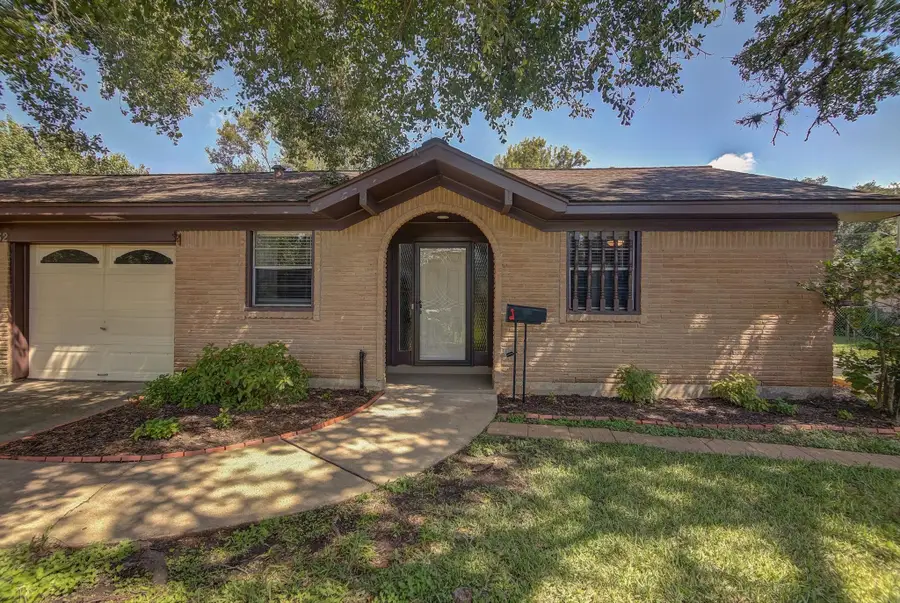 332 Crestwood Street, Clute, TX 77531 - #3