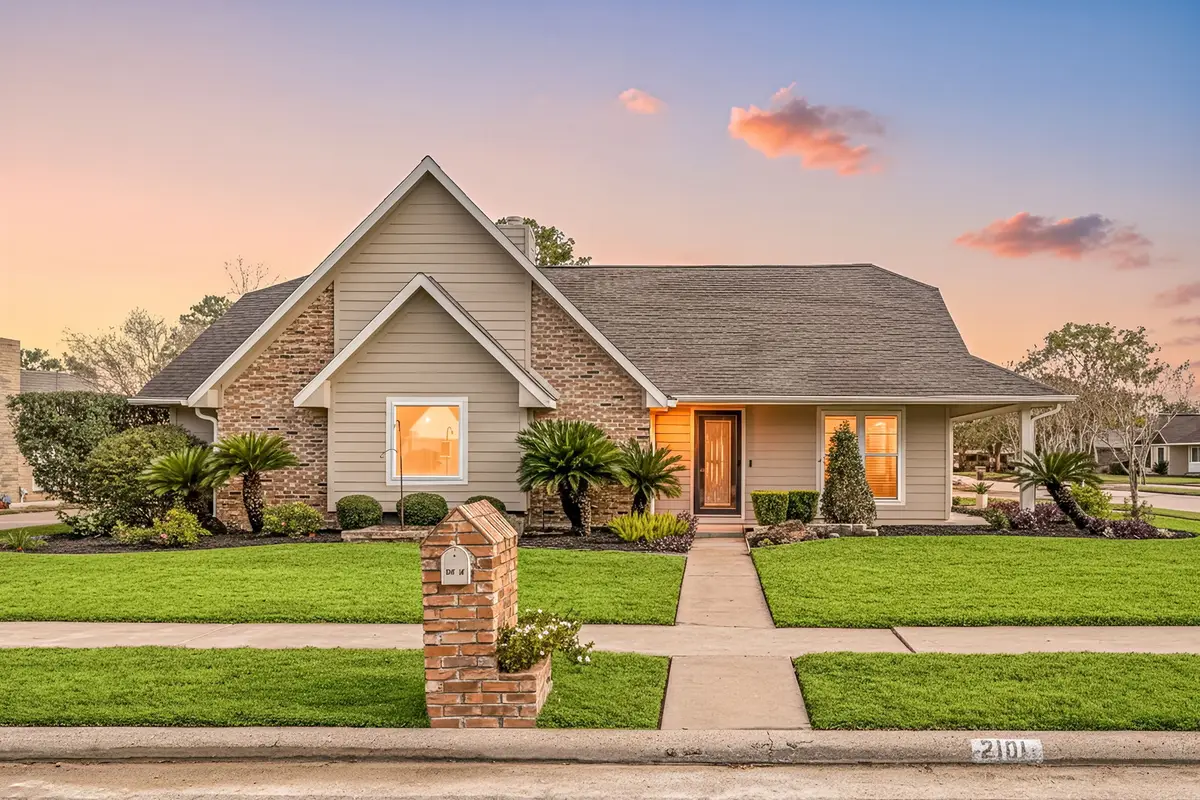 2101 Moss Creek Lane, Pearland, TX 77581 - Image #1