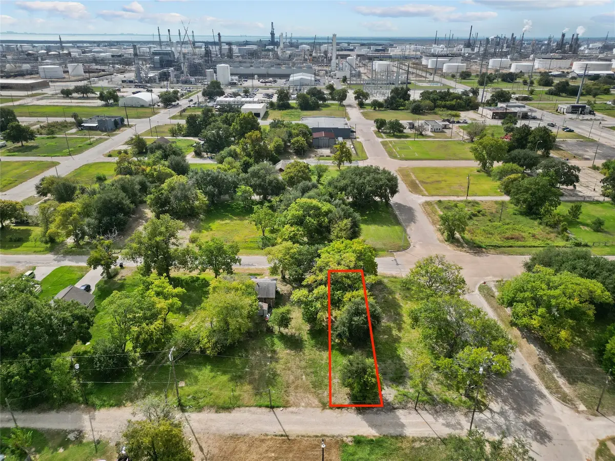 428 2nd Avenue N, Texas City, TX 77590 - Image #1