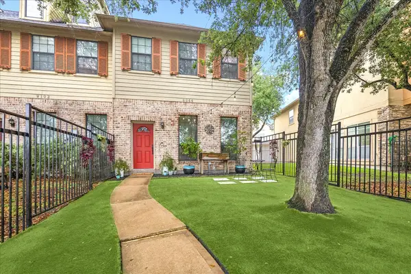 9044 Lakes At 610 Drive, Houston, TX 77054