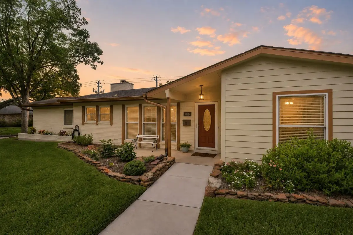 18514 Capetown Drive, Nassau Bay, TX 77058 - #1