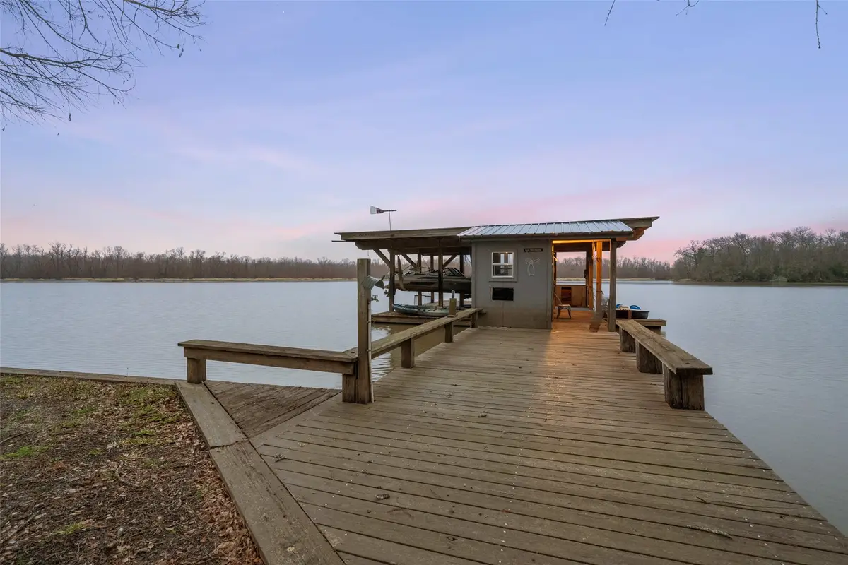 211 W Lakeside Drive, Huntsville, TX 77320 - #1