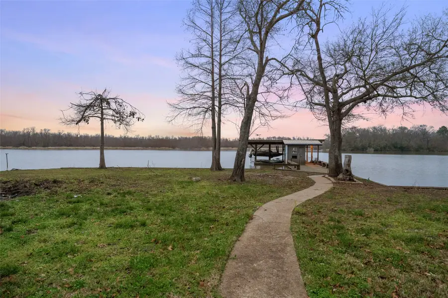 211 W Lakeside Drive, Huntsville, TX 77320 - #2