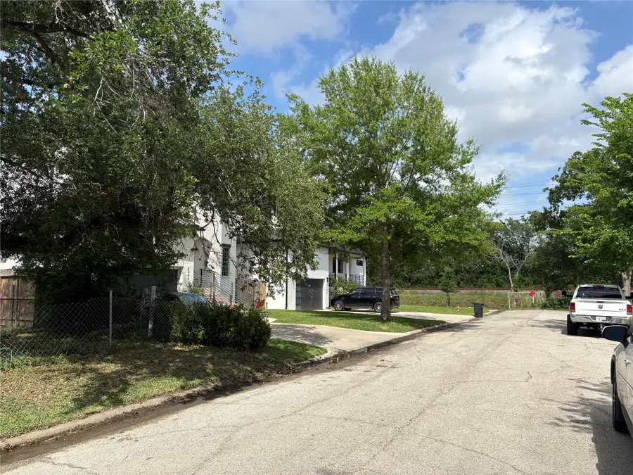 4304 Holt, Bellaire, TX 77401 - #3