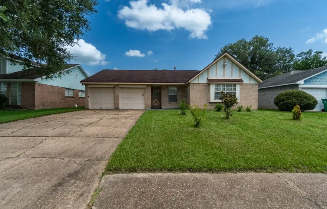 1209 Clover Drive, Angleton, TX 77515 - #1