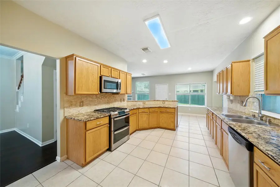 2715 Beacon Bay Circle, Friendswood, TX 77546 - Image #3