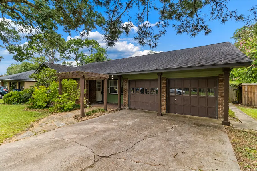 1413 Lawn Drive, Angleton, TX 77515 - #2