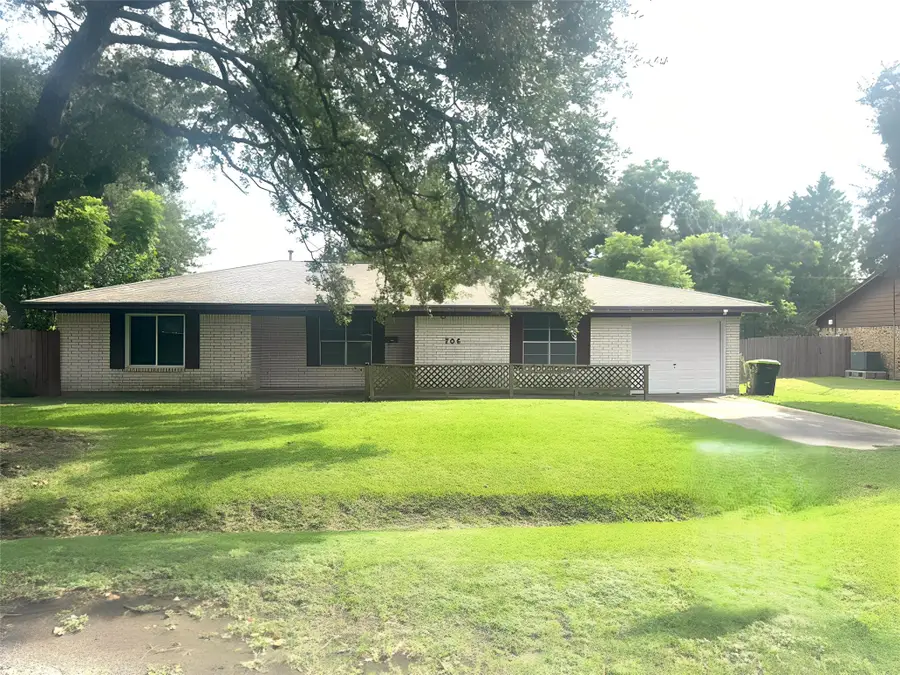 706 University Avenue, Wharton, TX 77488 - #2