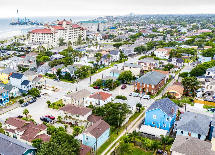 2008 - 2010 Avenue O 1/2, Galveston, TX 77550 - Image #2