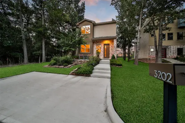 3202 Poe Drive, Montgomery, TX 77356