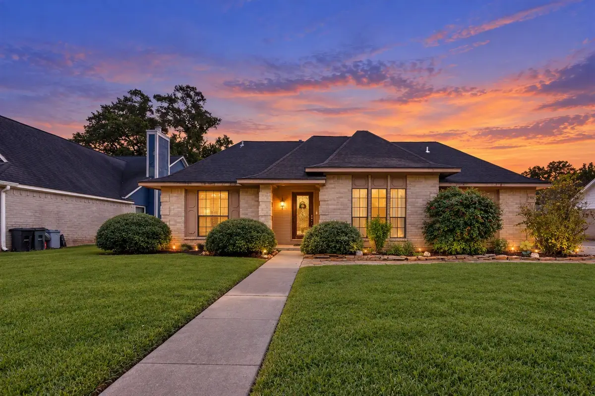 112 Raintree Lane, Lake Jackson, TX 77566 - #1