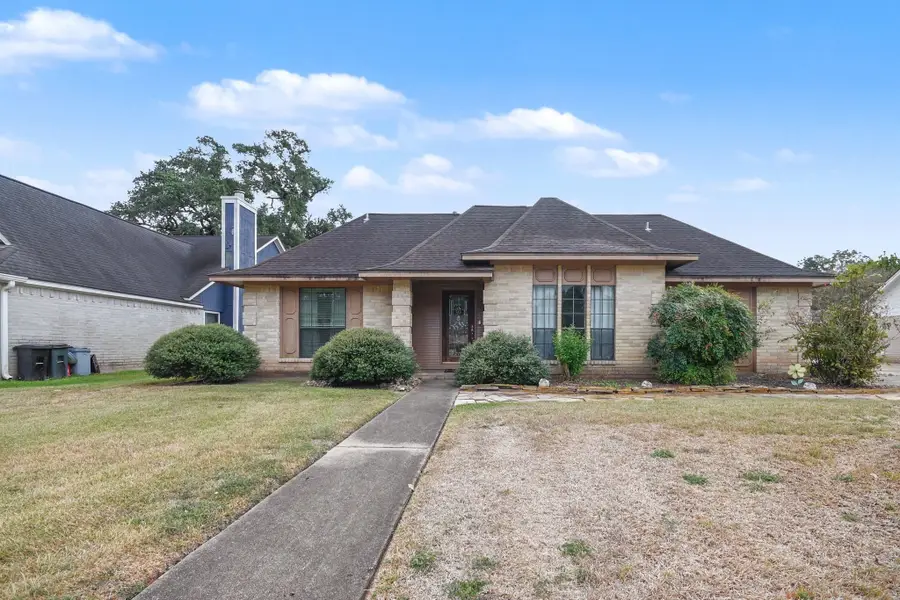 112 Raintree Lane, Lake Jackson, TX 77566 - #2