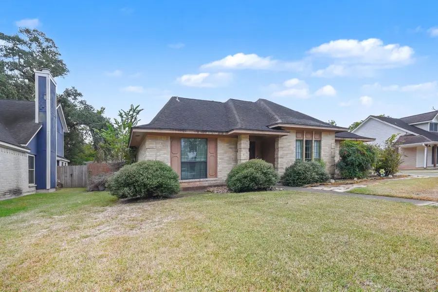 112 Raintree Lane, Lake Jackson, TX 77566 - #3