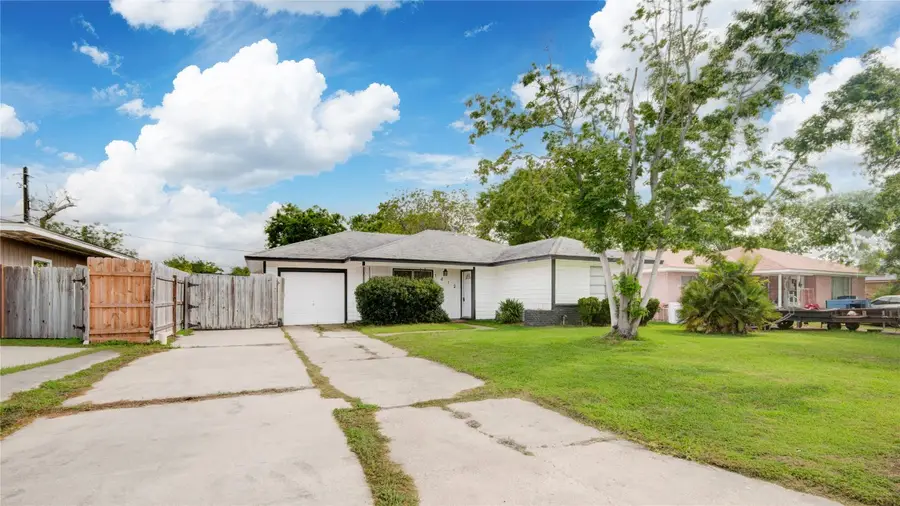 1412 W 10th Street, Freeport, TX 77541 - #2