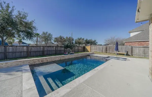 614 White Oak Pointe, League City, TX 77573