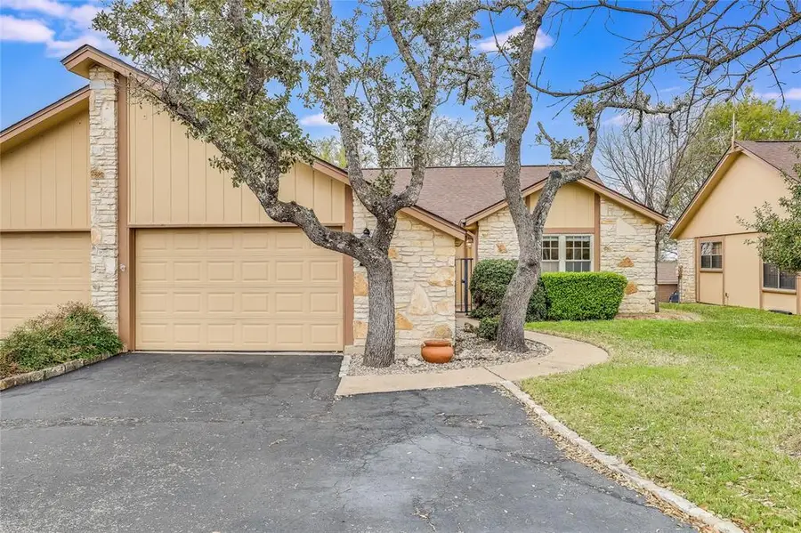 27 Oaks Place, Lago Vista, TX 78645 - Image #2