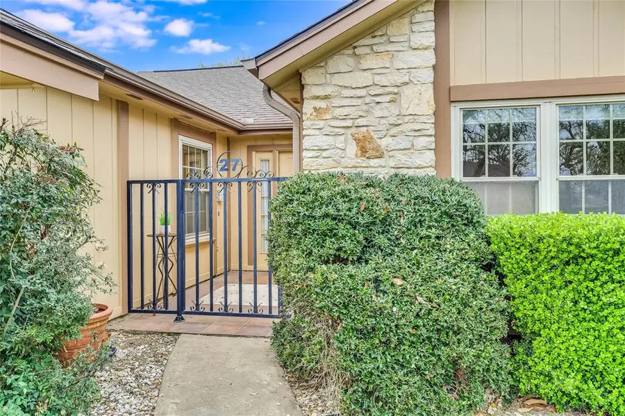 27 Oaks Place, Lago Vista, TX 78645 - Image #3