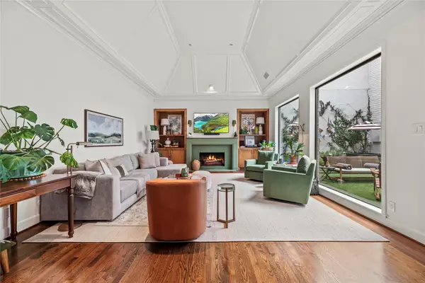 987 S Post Oak Lane, Houston, TX 77056