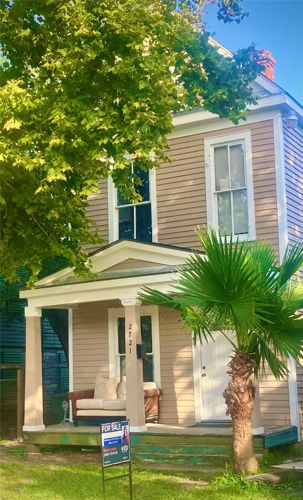 2721 P 1/2 Avenue, Galveston, TX 77550