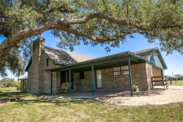105 Red Tip Lane, Brenham, TX 77833