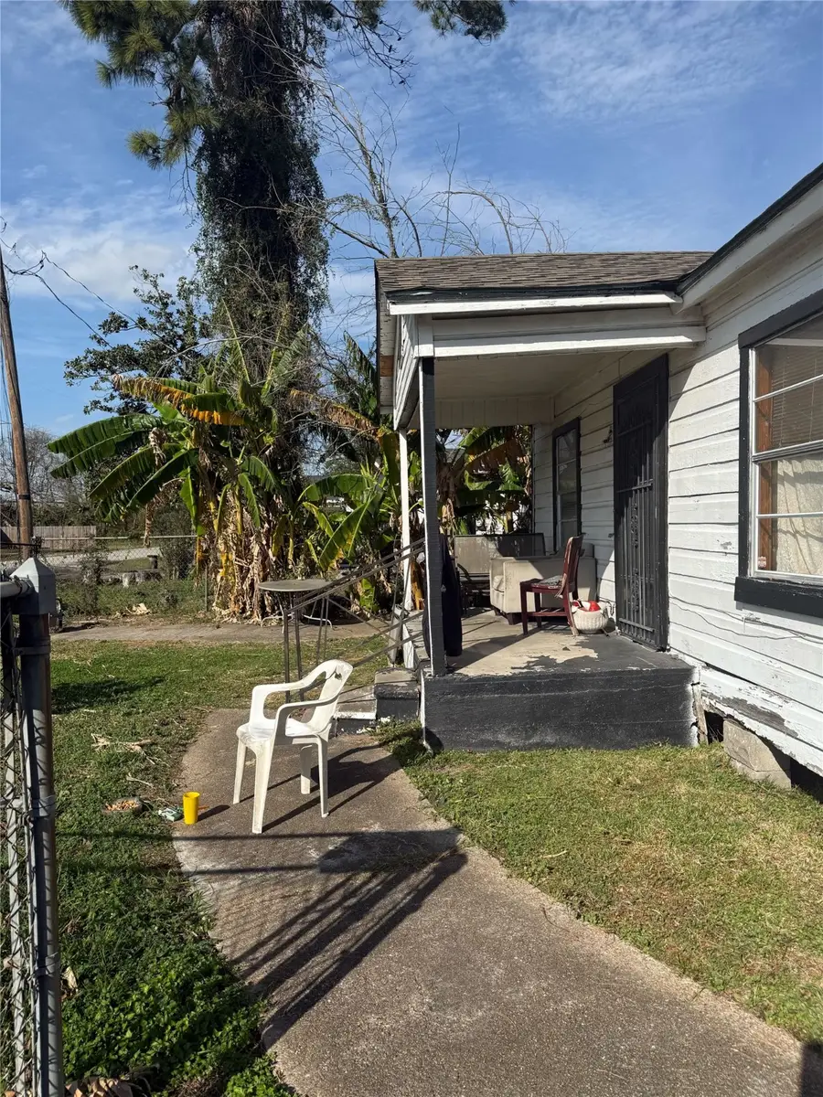 4622 Russell Street, Houston, TX 77026 - Image #2