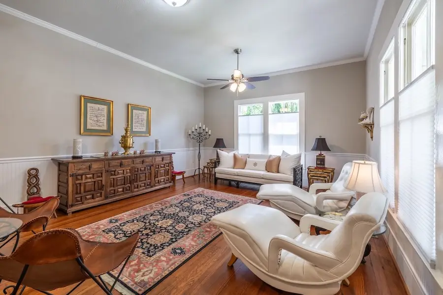 114 N College Street, Gonzales, TX 78629 - #2