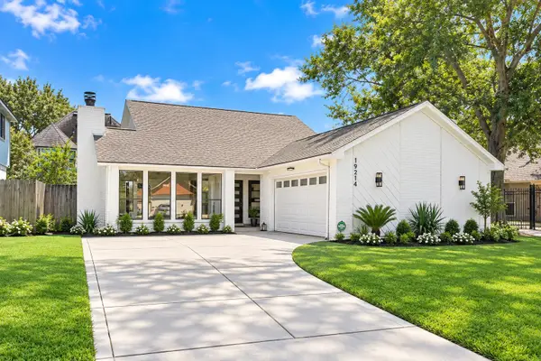 19214 Hikers Trail Drive, Humble, TX 77346