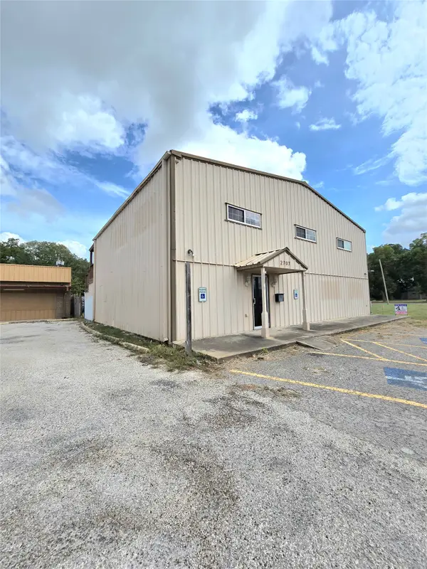 2707 Avenue F, Bay City, TX 77414