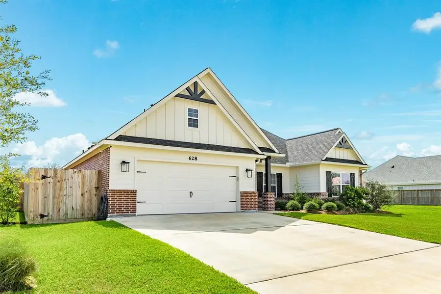 628 Greystone Lane, Angleton, TX 77515 - Image #2