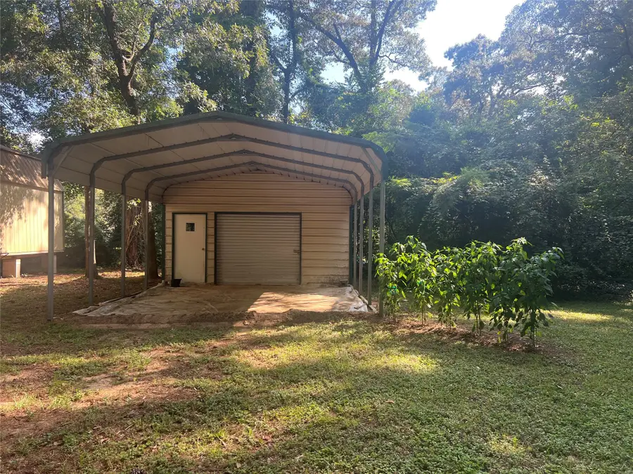 810 Ivanhoe Drive, Ivanhoe, TX 75979 - Image #2