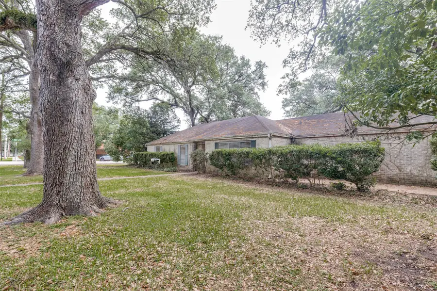 801 S Jackson Street, Alvin, TX 77511 - #2