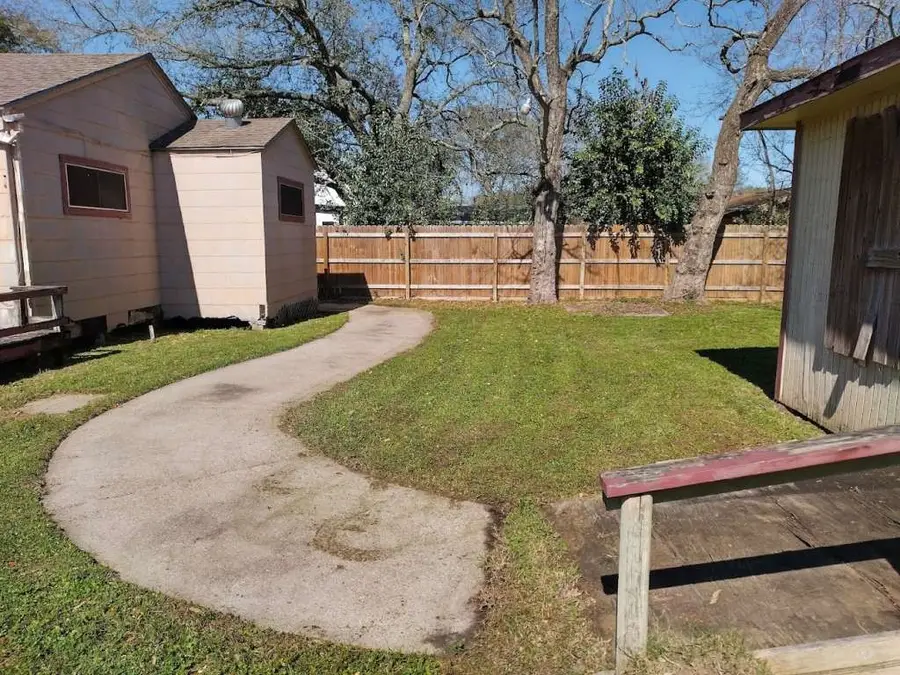6136 25th Street, Groves, TX 77619 - Image #3