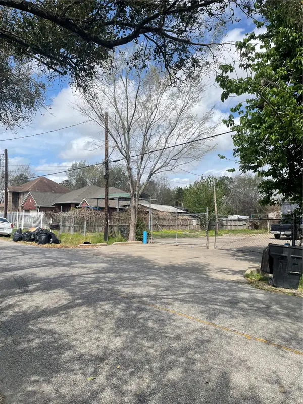 11619 Palmsprings Drive, Houston, TX 77034