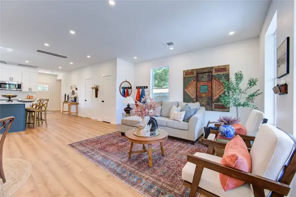 11 E O'bryant, Bellville, TX 77418