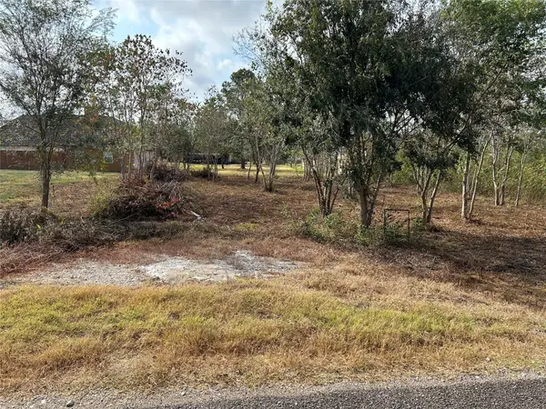 422 Texas Avenue, Arcola, TX 77583