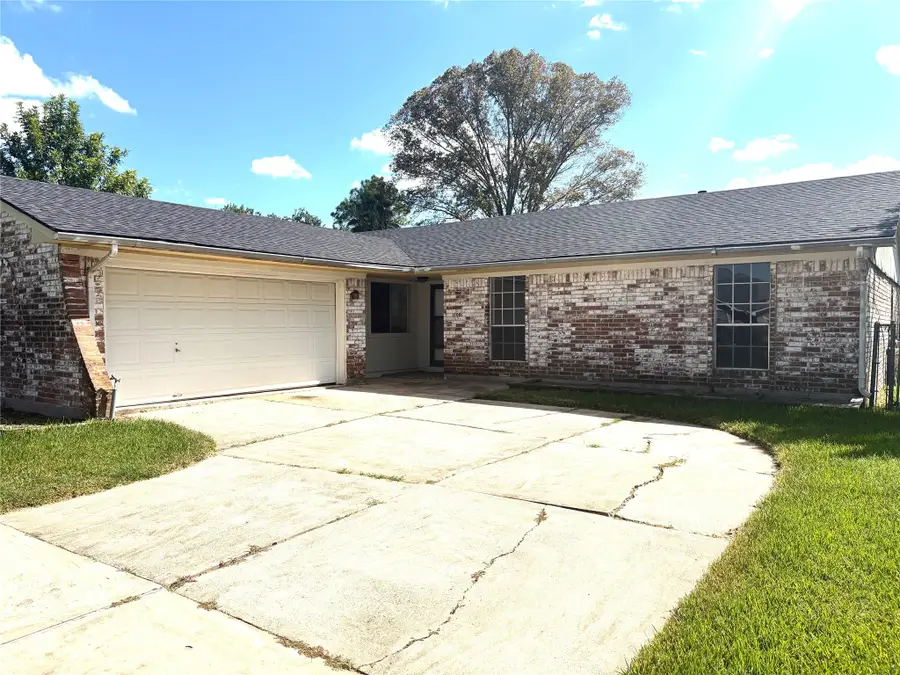 108 Houston Street, Angleton, TX 77515 - Image #2