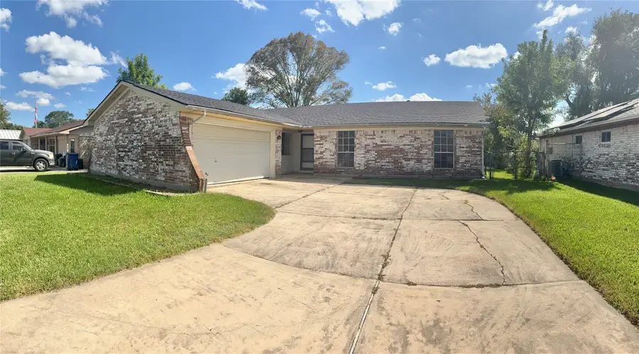 108 Houston Street, Angleton, TX 77515 - Image #3