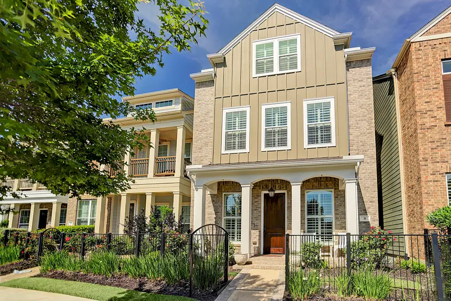 31 E Breezy Way, The Woodlands, TX 77380 - Image #2