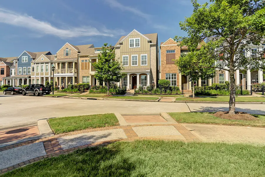 31 E Breezy Way, The Woodlands, TX 77380 - Image #3