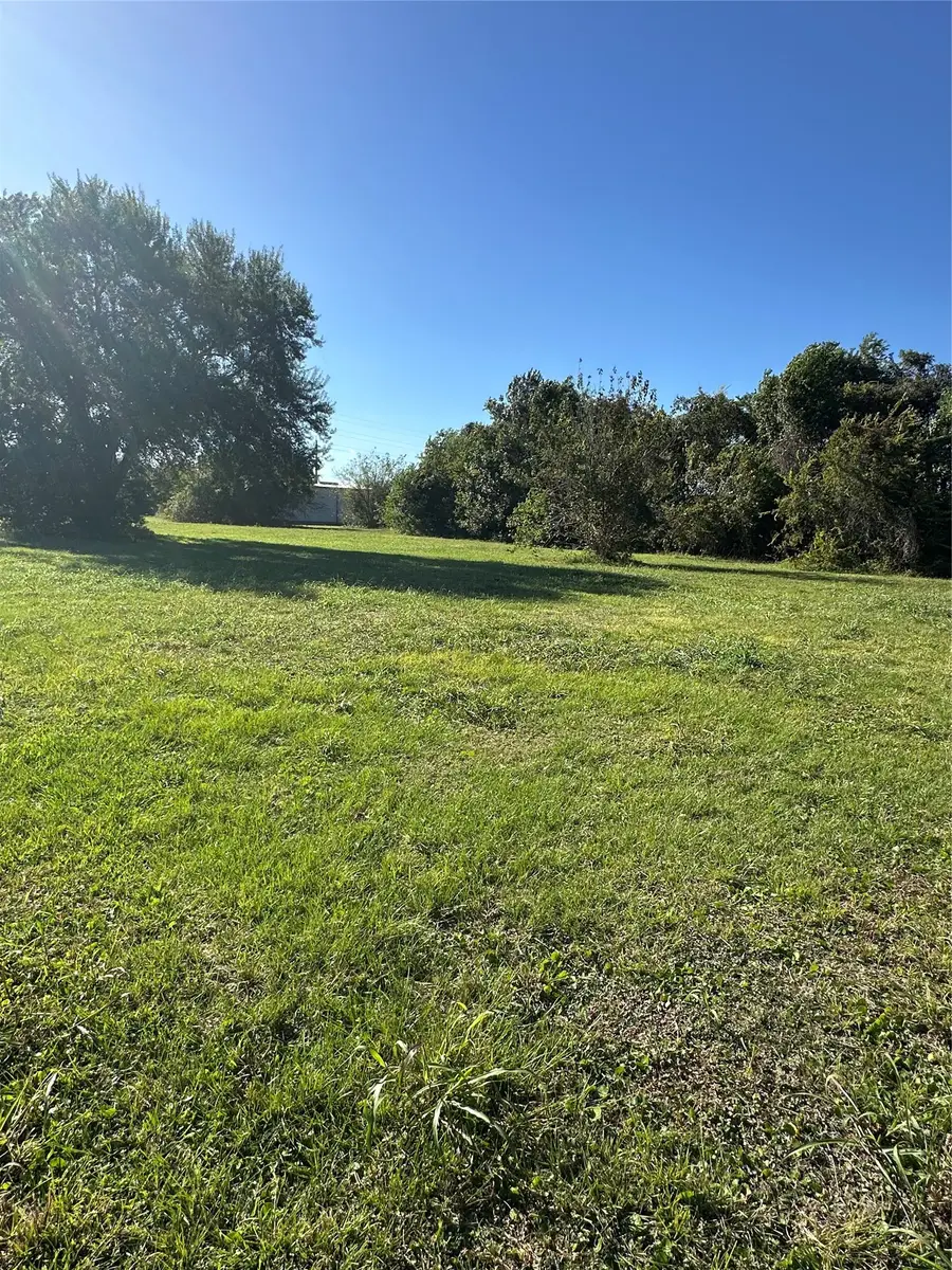 000 Yupon, La Marque, TX 77568 - Image #2