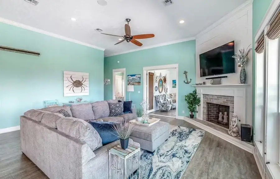 922 Palmridge Drive, Crystal Beach, TX 77650 - Image #2