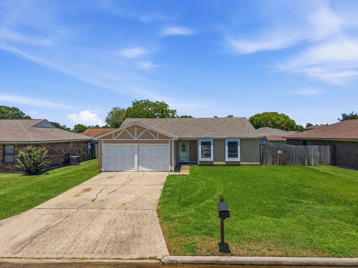412 28th Avenue N, Texas City, TX 77590 - #1