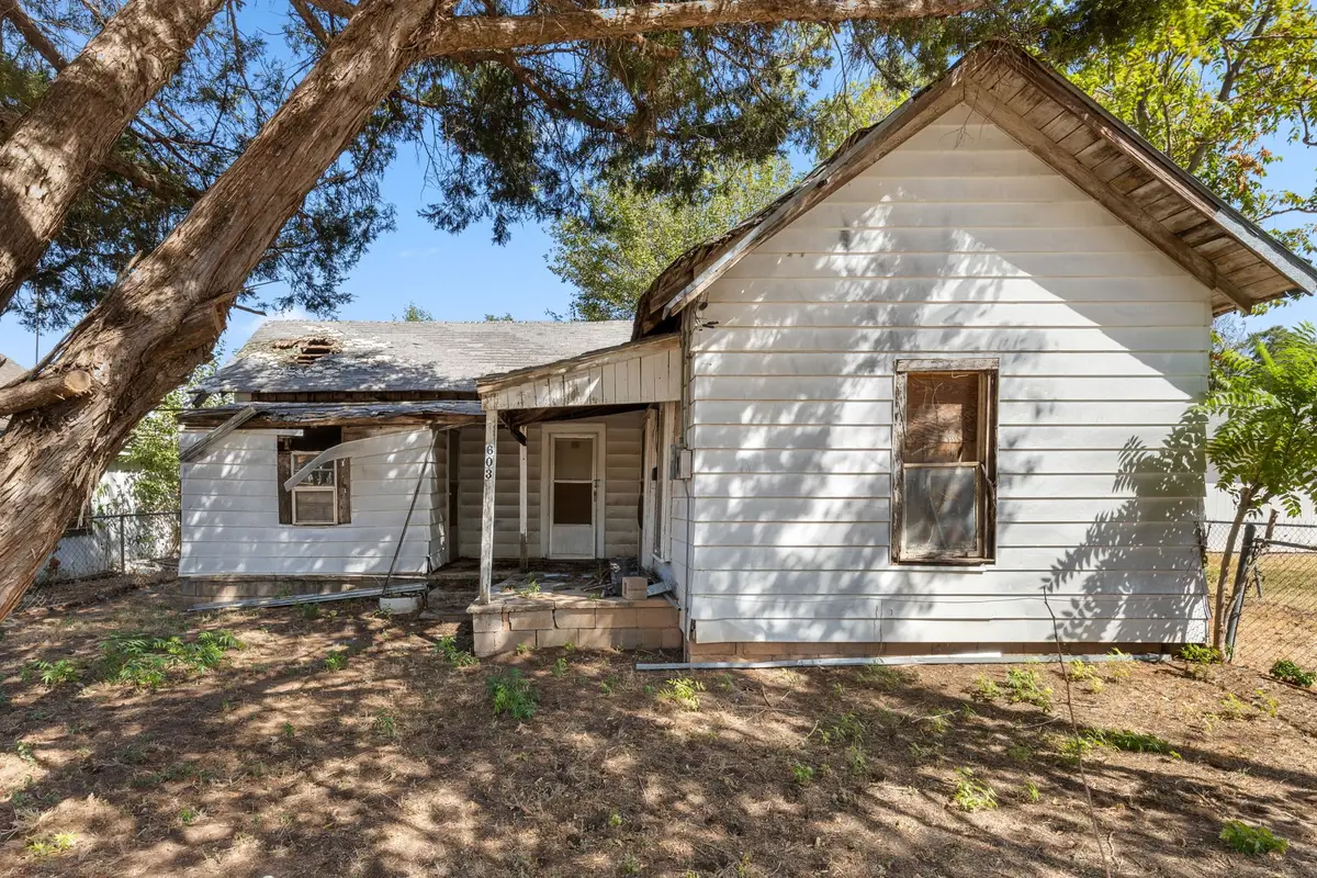603 E College Street, Burkburnett, TX 76354 - #1