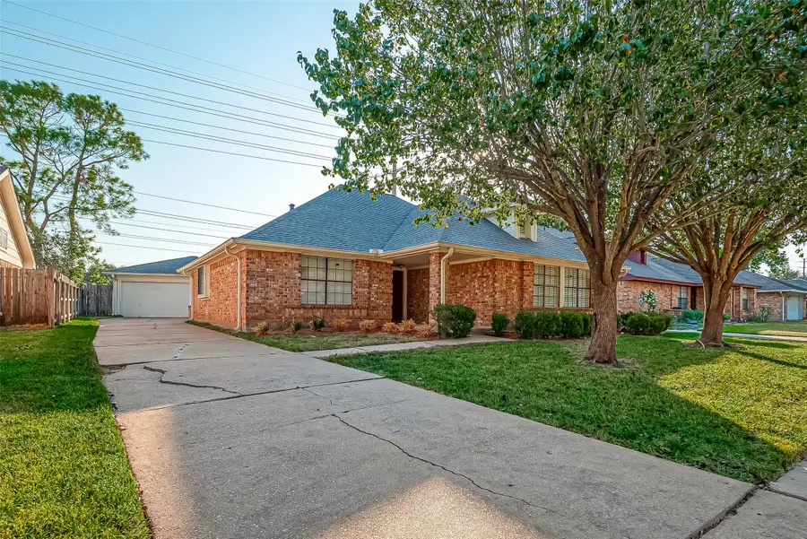 2810 Pineleaf Drive, Sugar Land, TX 77479 - Image #2