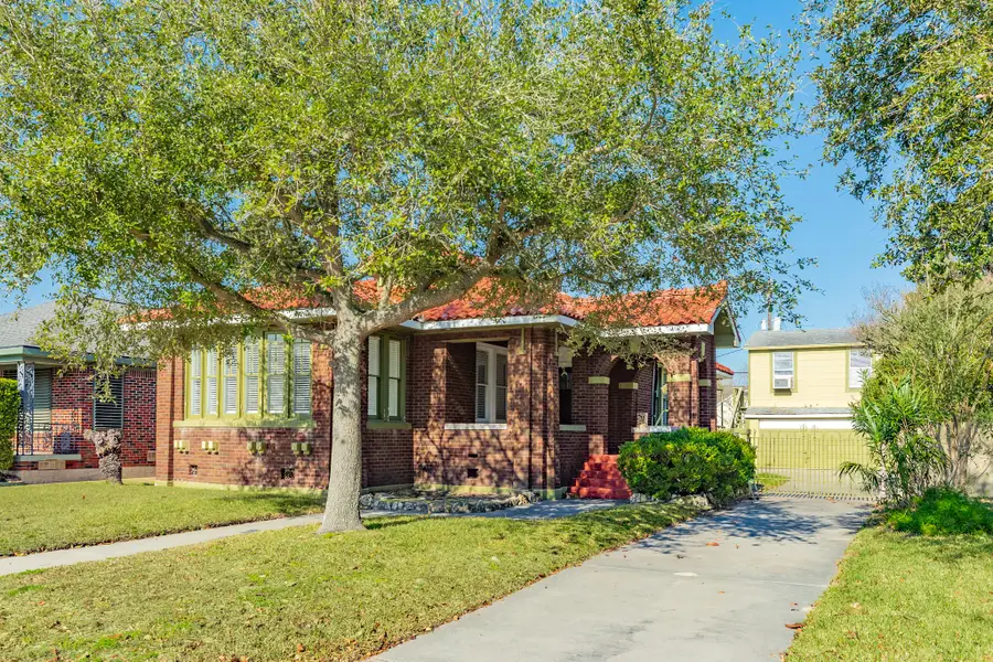 5022 Woodrow Avenue, Galveston, TX 77551 - Image #2