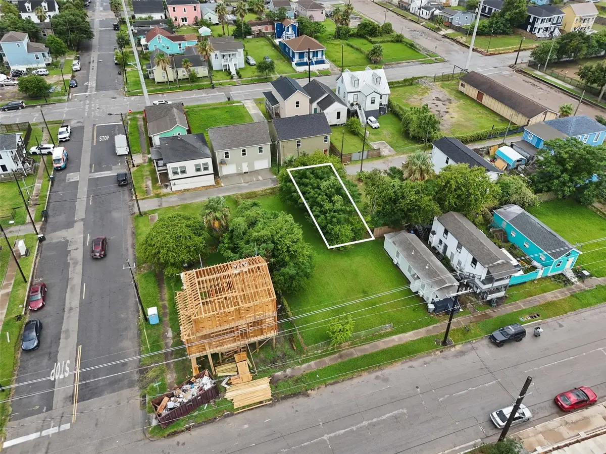 3909 Winnie Rear Street, Galveston, TX 77550 - Image #1